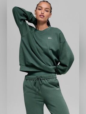 ALO Yoga NWT Accolade Crewneck Pullover Sweatshirt Clover Green Size M